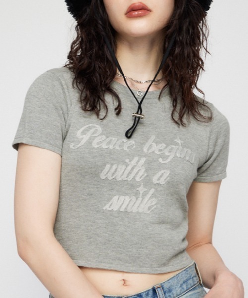 LAGUA GEM（ラグアジェム）の「EMBROIDERY HIGH GAUGE ニット（Tシャツ/カットソー・レディース・グレー/ブラック/レッド・FREE）」の2枚目の写真