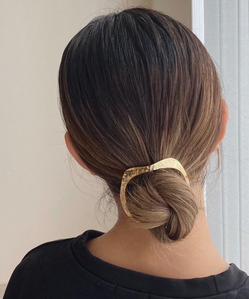 tone(トーン)の「【aussi/オッスィー】クラフト メタル ポニーフック/ヘアカフ(バレッタ/ヘアクリップ・レディース・ゴールド/シルバー・FREE)」の2枚目の写真