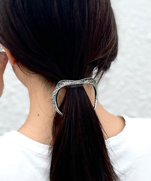 tone(トーン)の「【aussi/オッスィー】クラフト メタル ポニーフック/ヘアカフ(バレッタ/ヘアクリップ・レディース・ゴールド/シルバー・FREE)」の7枚目の写真