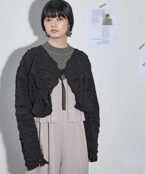 THE YOn(ザヨン)の「ドロストスリーブジャガードフリルボレロ(カーディガン/ボレロ・レディース・アイボリー/ブラック/ブラウン・FREE)」の18枚目の写真