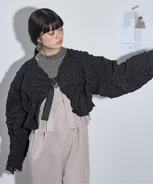 THE YOn(ザヨン)の「ドロストスリーブジャガードフリルボレロ(カーディガン/ボレロ・レディース・アイボリー/ブラック/ブラウン・FREE)」の17枚目の写真