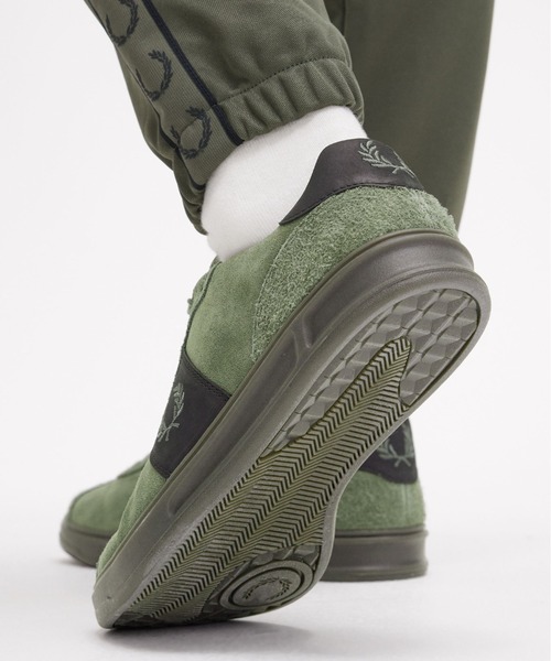 FRED PERRY（フレッドペリー）の「B4 Suede（スニーカー・メンズ・モスグリーン/ブラック・27cm/28cm/26cm）」の3枚目の写真