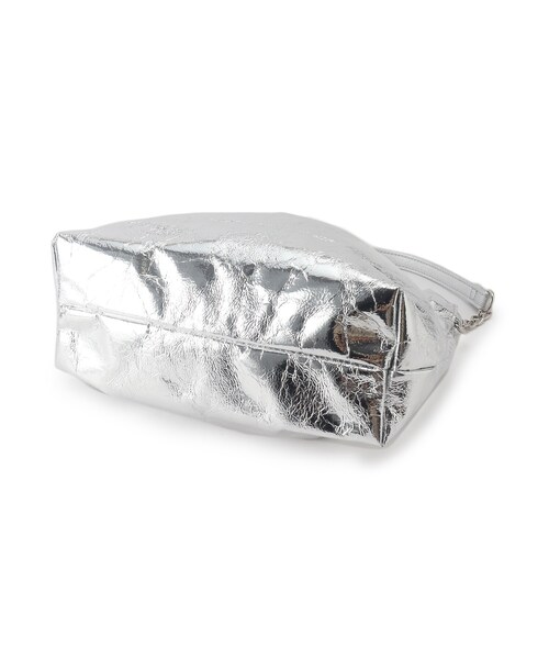 SHOO・LA・RUE（シューラルー）の「持てば旬顔 クラッシュ素材ショルダーバッグ（ショルダーバッグ・レディース・ブラック/ブロンズ/シルバー・00）」の16枚目の写真