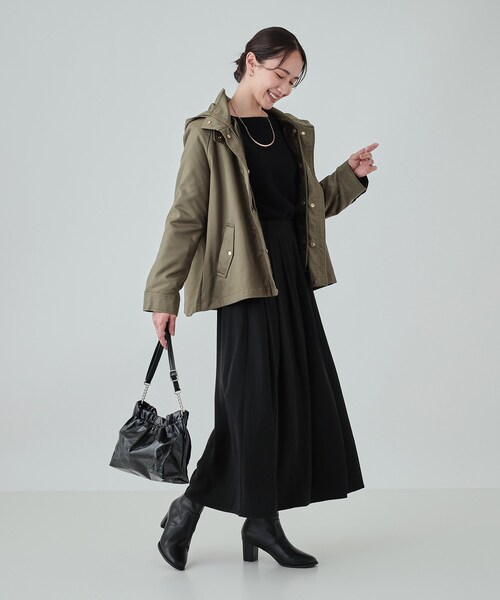 SHOO・LA・RUE（シューラルー）の「持てば旬顔 クラッシュ素材ショルダーバッグ（ショルダーバッグ・レディース・ブラック/ブロンズ/シルバー・00）」の9枚目の写真