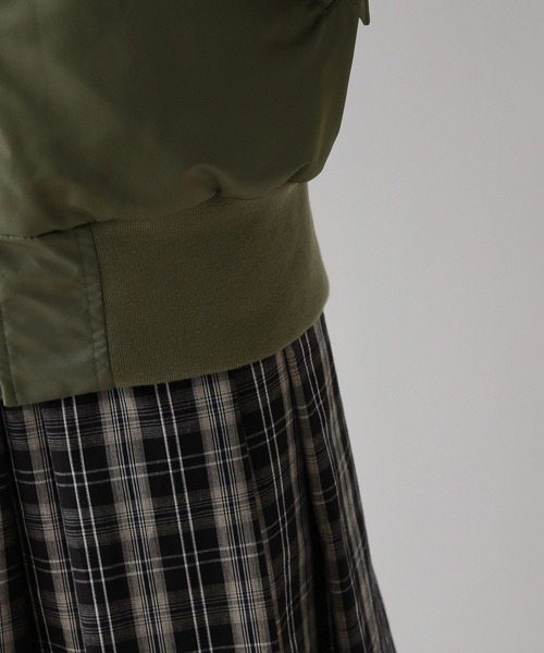 RAGEBLUE（レイジブルー）の「＜AIRTHERMAL/高機能中綿＞MA-1フライトジャケット（MA-1・レディース・オリーブ/グレー・FREE）」の16枚目の写真