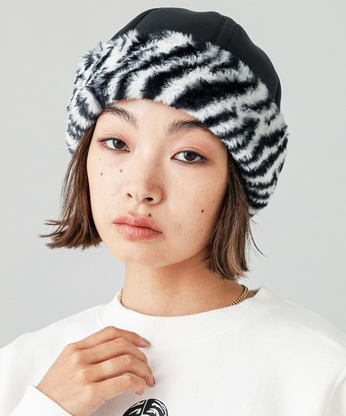 X-girl(エックスガール)の「FAUX FUR BRIM HAT(ハット・レディース・ブラック/ホワイト・ONE SIZE)」の4枚目の写真