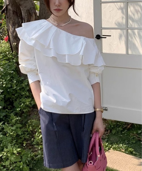 MAISON DE THERESE（メゾン ド テレーズ）の「フレンチレトロ不規則斜め肩二重フリルスリーブシャツ（シャツ/ブラウス・レディース・ホワイト/パープル・S/M/L）」の4枚目の写真