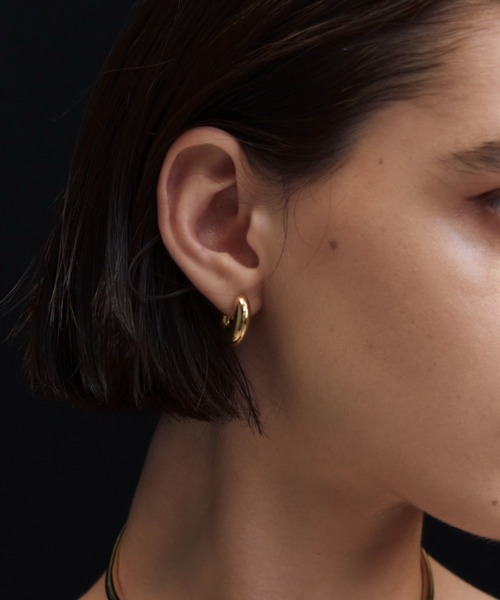 JOSE MOON(ジョゼムーン)の「CHUNKY HOOP PIERCED EARRING(ピアス(両耳用)・レディース・シルバー/ゴールド・FREE)」の1枚目の写真