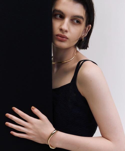 JOSE MOON(ジョゼムーン)の「CHUNKY HOOP PIERCED EARRING(ピアス(両耳用)・レディース・シルバー/ゴールド・FREE)」の4枚目の写真