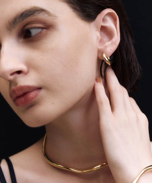 JOSE MOON(ジョゼムーン)の「CHUNKY HOOP PIERCED EARRING(ピアス(両耳用)・レディース・シルバー/ゴールド・FREE)」の3枚目の写真