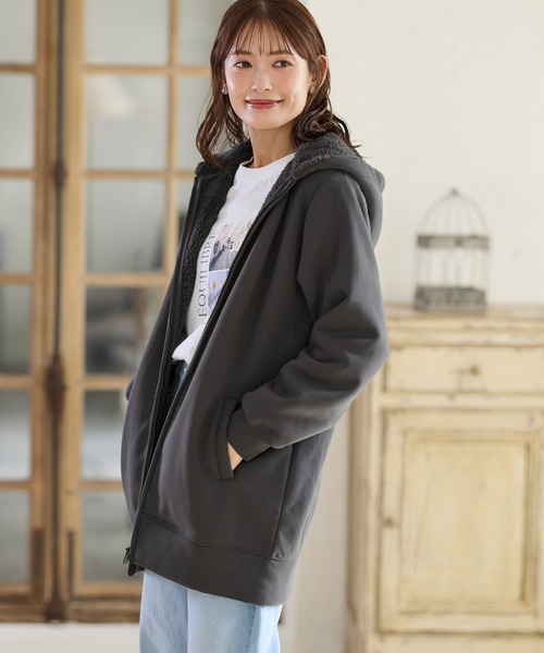 Honeys(ハニーズ)の「【ハニぽか】裏ボアロングパーカー(パーカー・レディース・スミクロ/ラベンダー/ベージュ/サックスブルー/カーキ・S/M/L/LL/3L)」の13枚目の写真