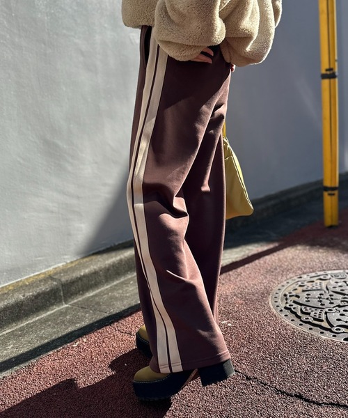 mi via loca(ミヴィアロカ)の「配色ライン スウェットパンツ(スウェットパンツ・レディース・トップグレー/ブラウン/カーキ・FREE)」の3枚目の写真