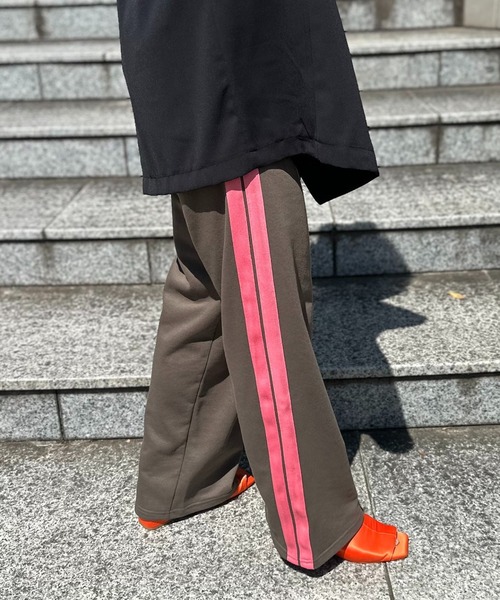 mi via loca(ミヴィアロカ)の「配色ライン スウェットパンツ(スウェットパンツ・レディース・トップグレー/ブラウン/カーキ・FREE)」の1枚目の写真