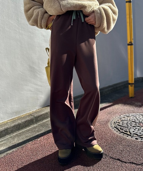 mi via loca(ミヴィアロカ)の「配色ライン スウェットパンツ(スウェットパンツ・レディース・トップグレー/ブラウン/カーキ・FREE)」の21枚目の写真