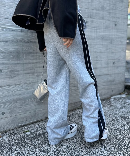 mi via loca(ミヴィアロカ)の「配色ライン スウェットパンツ(スウェットパンツ・レディース・トップグレー/ブラウン/カーキ・FREE)」の4枚目の写真