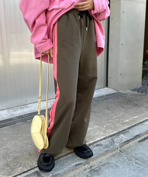 mi via loca(ミヴィアロカ)の「配色ライン スウェットパンツ(スウェットパンツ・レディース・トップグレー/ブラウン/カーキ・FREE)」の15枚目の写真