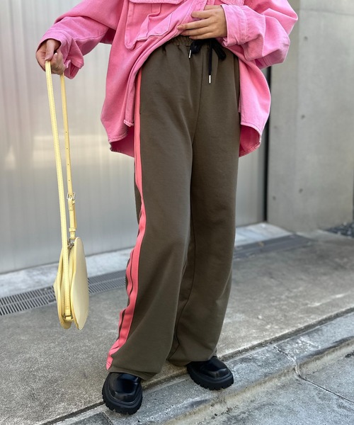 mi via loca(ミヴィアロカ)の「配色ライン スウェットパンツ(スウェットパンツ・レディース・トップグレー/ブラウン/カーキ・FREE)」の16枚目の写真