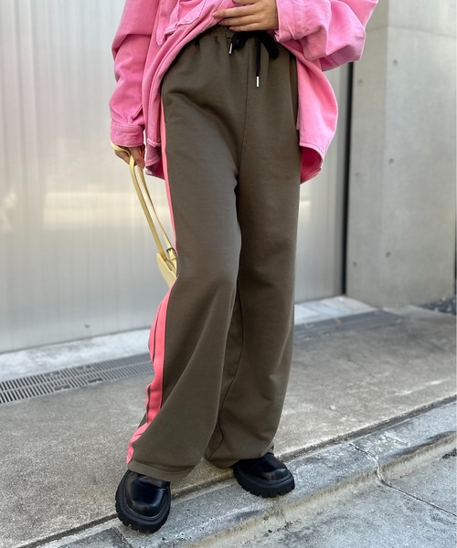 mi via loca(ミヴィアロカ)の「配色ライン スウェットパンツ(スウェットパンツ・レディース・トップグレー/ブラウン/カーキ・FREE)」の17枚目の写真