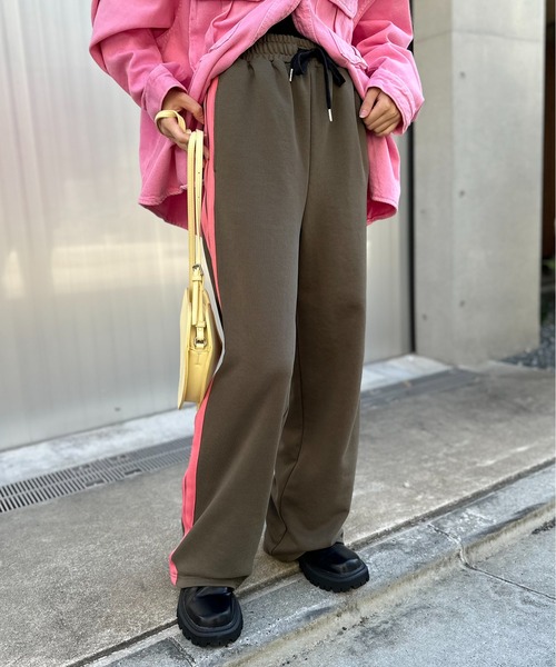 mi via loca(ミヴィアロカ)の「配色ライン スウェットパンツ(スウェットパンツ・レディース・トップグレー/ブラウン/カーキ・FREE)」の18枚目の写真