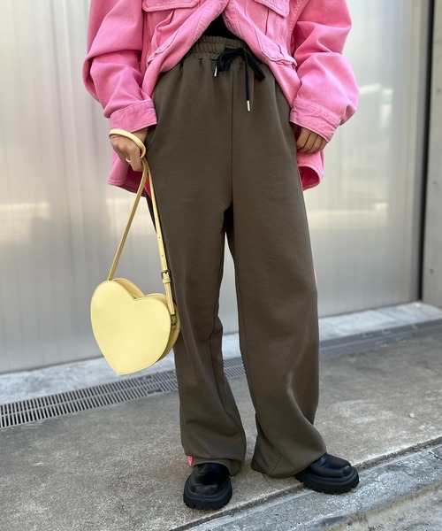 mi via loca(ミヴィアロカ)の「配色ライン スウェットパンツ(スウェットパンツ・レディース・トップグレー/ブラウン/カーキ・FREE)」の19枚目の写真