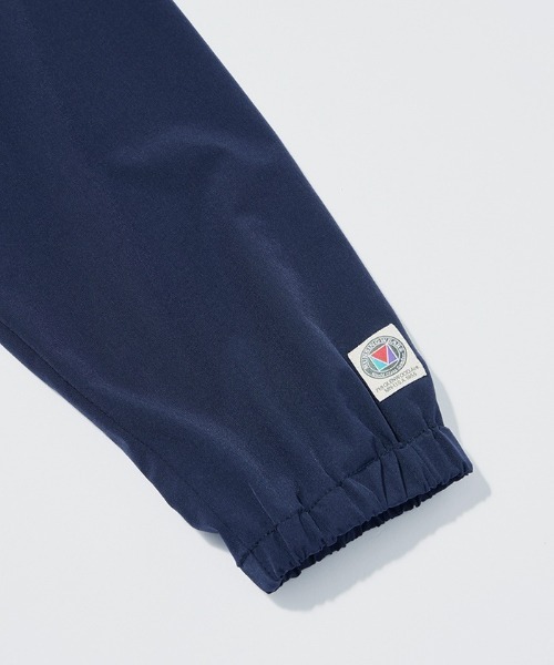 penguin BY MUNSINGWEAR(ペンギン バイ マンシングウェア)の「STYLE 2250 Nylon stretch jacket(ナイロンジャケット・メンズ・ネイビー/グリーン/レッド/ブラック・M/L/XL)」の9枚目の写真