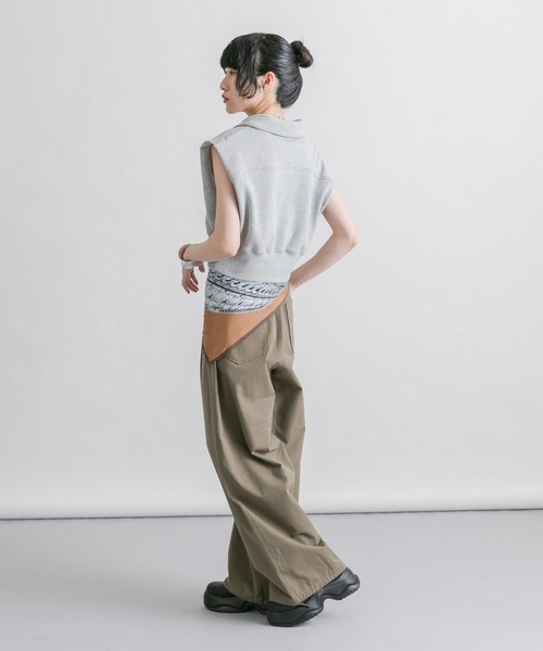 KBF（ケイビーエフ）の「ショルダータックZIPスウェット（スウェット・レディース・グレー系その他/ブラウン/ネイビー・ONE）」の13枚目の写真