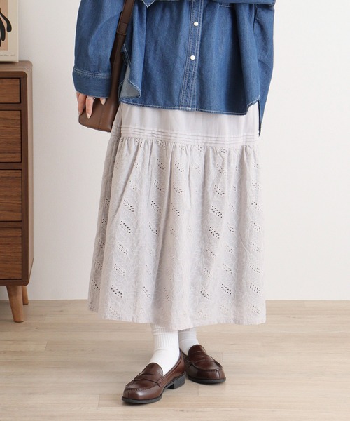 Emago(イマゴ)の「EMAGO 透かし刺繍スカート(スカート・レディース・グレー/ラベンダー/グリーン・FREE)」の1枚目の写真