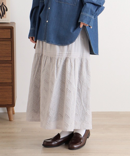 Emago(イマゴ)の「EMAGO 透かし刺繍スカート(スカート・レディース・グレー/ラベンダー/グリーン・FREE)」の21枚目の写真