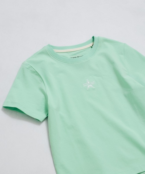 GUESS JEANS（ゲスジーンズ）の「【GUESS(ゲス)】BABY EMB STAR TEE（Tシャツ/カットソー・レディース・ブラック/ブルー系その他4/レッド系その他2/ミント・FREE）」の2枚目の写真