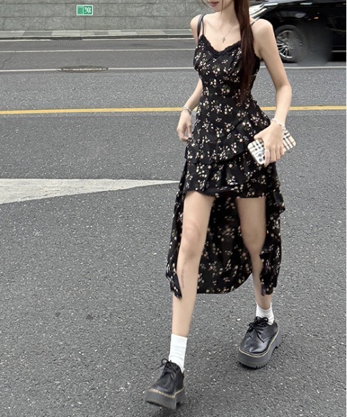 gossip！ロサンゼルス（ゴシップロサンゼルス）の「Y2K風  レトロ 小花柄 アシンメトリー ドレス 【春夏新作】（ワンピース・レディース・ブラック・FREE）」の3枚目の写真
