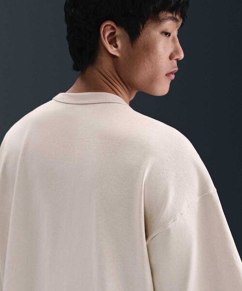 NIKE(ナイキ)の「ナイキ スポーツウェア プレミアム エッセンシャル メンズ オーバーサイズド Tシャツ / Nike Sportswear Premium Essentials Men's Oversized T-Shirt HF9607-072 Light Bone(Tシャツ/カットソー・メンズ・オフホワイト・XL/2XL/S/L/M)」の12枚目の写真
