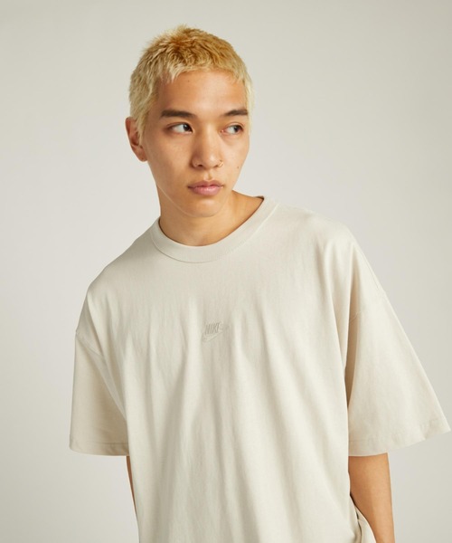 NIKE(ナイキ)の「ナイキ スポーツウェア プレミアム エッセンシャル メンズ オーバーサイズド Tシャツ / Nike Sportswear Premium Essentials Men's Oversized T-Shirt HF9607-072 Light Bone(Tシャツ/カットソー・メンズ・オフホワイト・XL/2XL/S/L/M)」の10枚目の写真