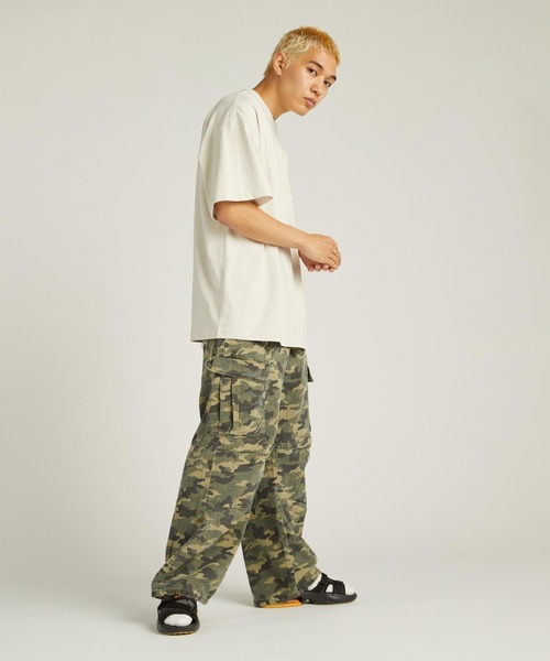 NIKE(ナイキ)の「ナイキ スポーツウェア プレミアム エッセンシャル メンズ オーバーサイズド Tシャツ / Nike Sportswear Premium Essentials Men's Oversized T-Shirt HF9607-072 Light Bone(Tシャツ/カットソー・メンズ・オフホワイト・XL/2XL/S/L/M)」の8枚目の写真