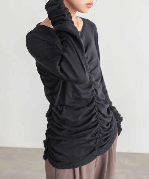 for/c(フォーシー)の「シャーリングシアートップス【サスティナブル】(Tシャツ/カットソー・レディース・ブラック/オフホワイト/ブルー・M/L)」の5枚目の写真