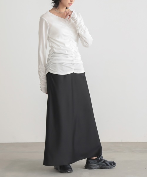 for/c(フォーシー)の「シャーリングシアートップス【サスティナブル】(Tシャツ/カットソー・レディース・ブラック/オフホワイト/ブルー・M/L)」の22枚目の写真