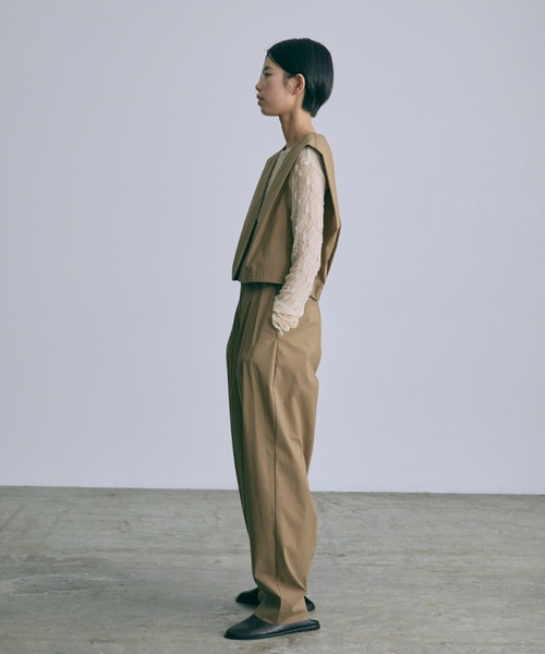 EN NEUME(エンノイム)の「【Set Up】Tucked Sleeve Gilet(ベスト・レディース・ブラック/キャメル/ネイビー・FREE)」の19枚目の写真