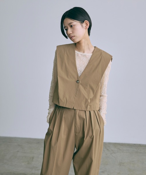 EN NEUME(エンノイム)の「【Set Up】Tucked Sleeve Gilet(ベスト・レディース・ブラック/キャメル/ネイビー・FREE)」の6枚目の写真