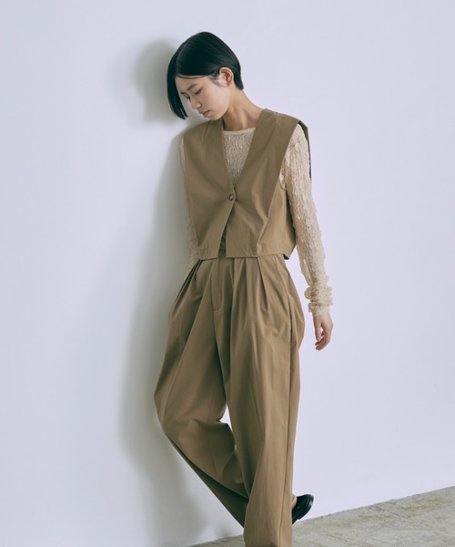 EN NEUME(エンノイム)の「【Set Up】Tucked Sleeve Gilet(ベスト・レディース・ブラック/キャメル/ネイビー・FREE)」の8枚目の写真