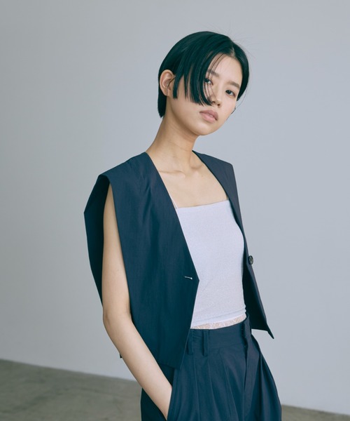 EN NEUME(エンノイム)の「【Set Up】Tucked Sleeve Gilet(ベスト・レディース・ブラック/キャメル/ネイビー・FREE)」の11枚目の写真