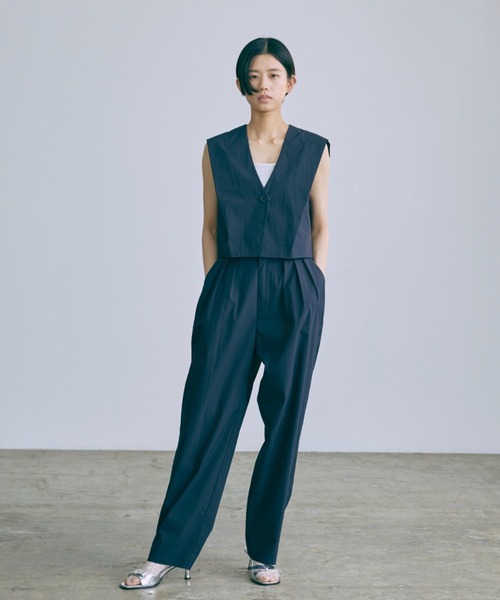 EN NEUME(エンノイム)の「【Set Up】Tucked Sleeve Gilet(ベスト・レディース・ブラック/キャメル/ネイビー・FREE)」の21枚目の写真