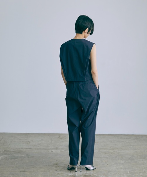 EN NEUME(エンノイム)の「【Set Up】Tucked Sleeve Gilet(ベスト・レディース・ブラック/キャメル/ネイビー・FREE)」の22枚目の写真