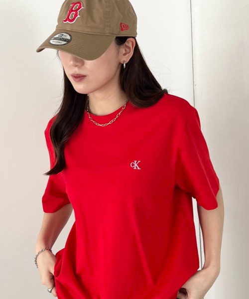 Calvin Klein(カルバン・クライン)の「Calvin Klein(カルバン・クライン)/CK ワンポイント モノグラム ロゴ刺繍 クルーネック 半袖 Tシャツ/SS EASY MONOGRAM TEE(Tシャツ/カットソー・レディース・グリーン/ピンク/グリーン系その他/ネイビー/レッド/ライム/ブルー/チャコールグレー/グレー/ライトブルー・XL/L/M/S)」の10枚目の写真