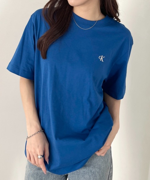 Calvin Klein(カルバン・クライン)の「Calvin Klein(カルバン・クライン)/CK ワンポイント モノグラム ロゴ刺繍 クルーネック 半袖 Tシャツ/SS EASY MONOGRAM TEE(Tシャツ/カットソー・レディース・グリーン/ピンク/グリーン系その他/ネイビー/レッド/ライム/ブルー/チャコールグレー/グレー/ライトブルー・XL/L/M/S)」の8枚目の写真
