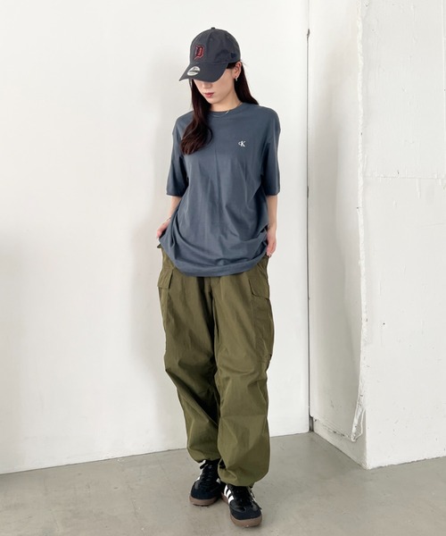 Calvin Klein(カルバン・クライン)の「Calvin Klein(カルバン・クライン)/CK ワンポイント モノグラム ロゴ刺繍 クルーネック 半袖 Tシャツ/SS EASY MONOGRAM TEE(Tシャツ/カットソー・レディース・グリーン/ピンク/グリーン系その他/ネイビー/レッド/ライム/ブルー/チャコールグレー/グレー/ライトブルー・XL/L/M/S)」の18枚目の写真