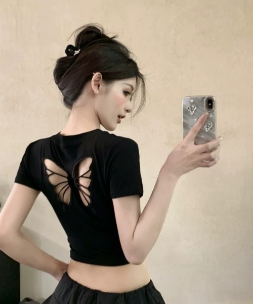 gossip！ロサンゼルス（ゴシップロサンゼルス）の「Y2KバタフライカットアウトバックUネックTシャツ（パッド付き）（Tシャツ/カットソー・レディース・ブラック/ホワイト/レッド・FREE）」の4枚目の写真