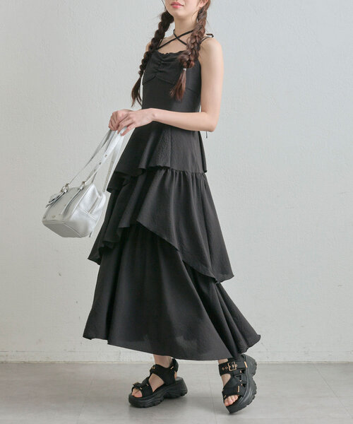 OLIVE des OLIVE(オリーブデオリーブ)の「ランダムティアードキャミワンピース(ワンピース・レディース・サックスブルー/ブラック/オフホワイト・FREE)」の1枚目の写真