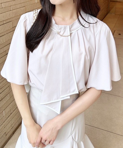 INGNI（イング）の「パールピン付トロミボウタイフレアスリーブブラウス（シャツ/ブラウス・レディース・ホワイト×ブラック/オフホワイト/ベージュ系1/サックスブルー系/ブルー系7/ベージュ系4/ホワイト系その他・M）」の5枚目の写真