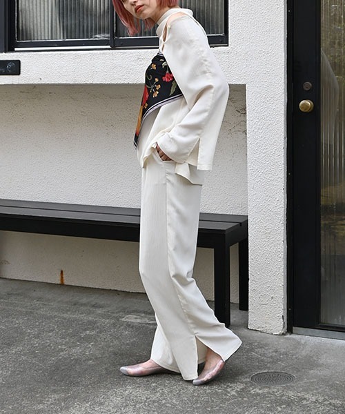 WILLFULLY(ウィルフリー)の「crepe hem slit relax PT(その他パンツ・レディース・ブラック/ブラウン/ホワイト系その他・FREE)」の2枚目の写真