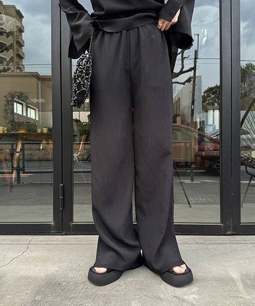 WILLFULLY(ウィルフリー)の「crepe hem slit relax PT(その他パンツ・レディース・ブラック/ブラウン/ホワイト系その他・FREE)」の3枚目の写真