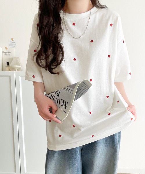 Java（ジャバ）の「《JaVaジャバコラボ》春夏のカジュアルに、大人の“可愛い”をプラス。ミニハート刺繍Tシャツ（半袖）（Tシャツ/カットソー・レディース・ホワイト×レッド/ホワイト×ブラック/チャコールグレー/グレイッシュベージュ/ネイビー・X-LARGE/SMALL/MEDIUM/LARGE）」の18枚目の写真